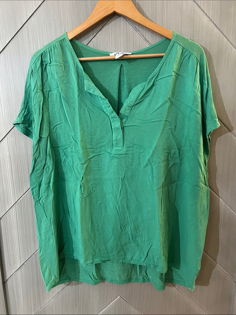 Nine West Emerald Green V-Neck Short Sleeve Blouse